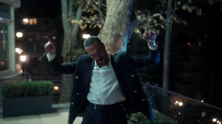 Fenerbahçe soyunma odasında Kadir Baba dansı