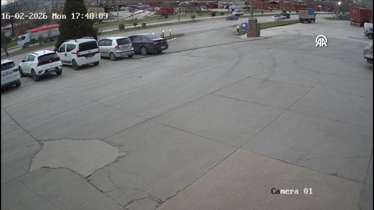 Otomobil böyle savruldu