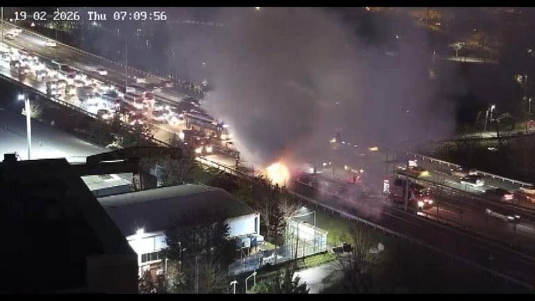 Eyüpsultanda TIR alev alev yandı