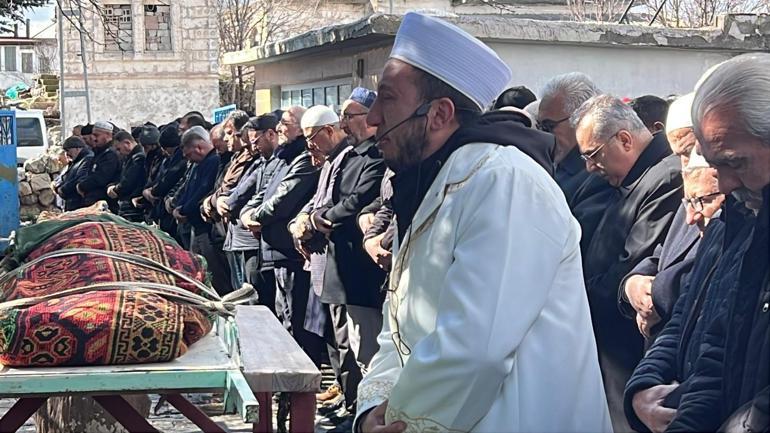  Kardeşi, yengesi ve yeğeninin cenaze namazını kıldırdı Fenalık geçirdi