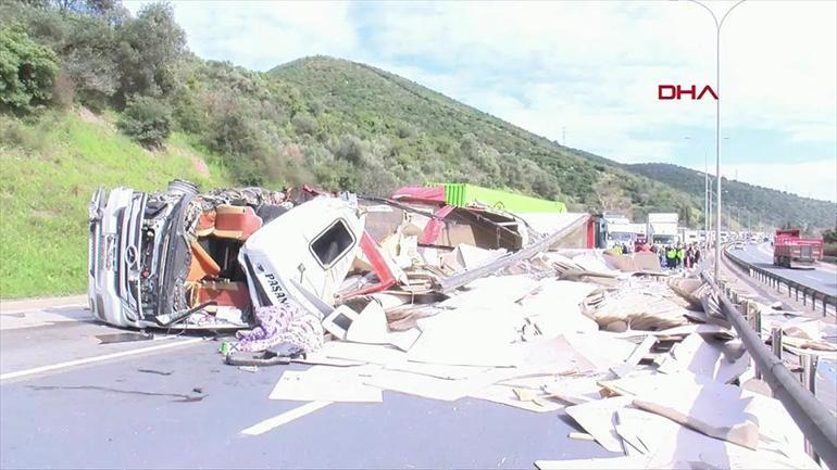  Kocaelide TIRlar çarpıştı, İstanbul yönü ulaşıma kapandı