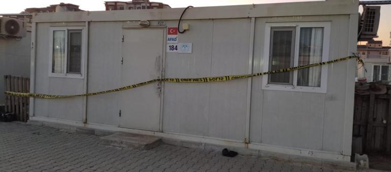 Anne-baba öldü, kızları ağır yaralı