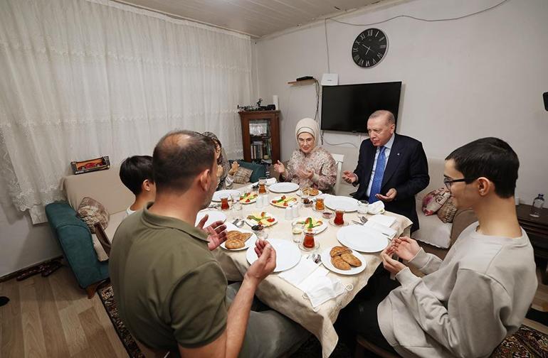 Cumhurbaşkanı Erdoğan, iftarda Kayacık ailesinin konuğu oldu
