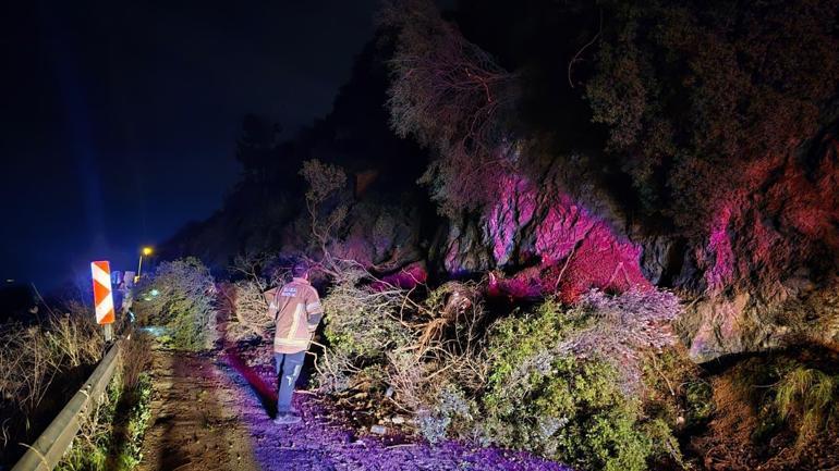 Mudanya-Altıntaş yolu heyelan nedeniyle ulaşıma kapandı