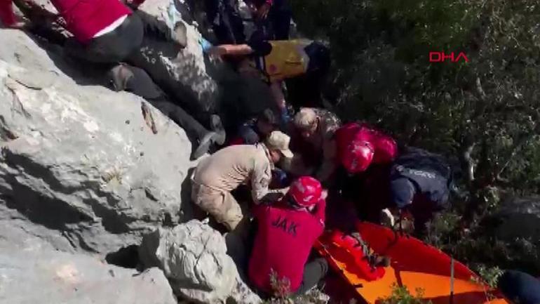 Hayvanlarını otlatırken kaybolmuştu, 1 gün sonra kayalıklarda sıkışmış halde bulundu