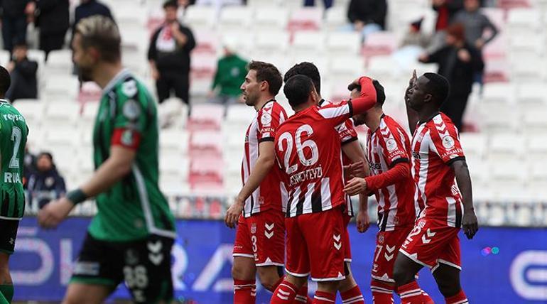 Caner Erkin, yine sinirlerine hâkim olamadı Bir kırmızı kart daha…