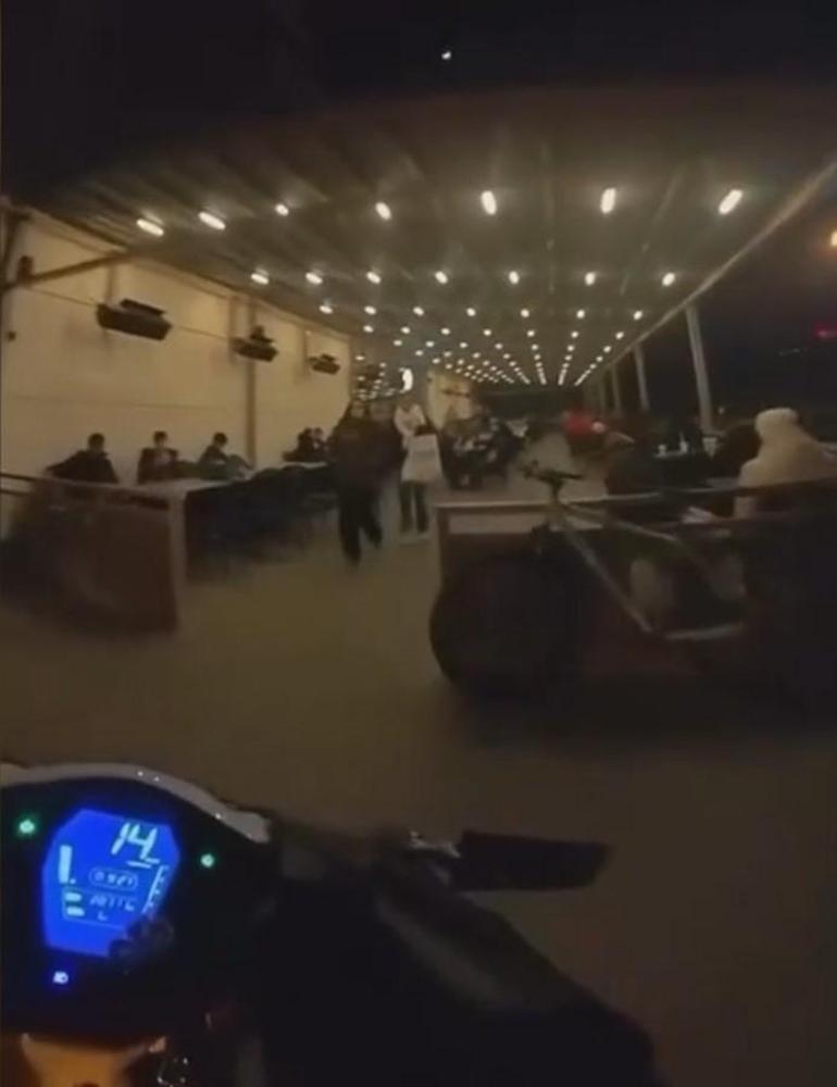 BU KADARINA DA PES Kafede motosikletle dolaştı