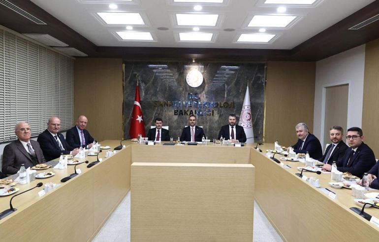 Bakan Kacır, iftarda OSB başkanlarıyla bir araya geldi