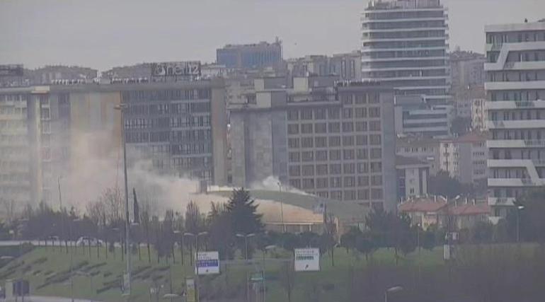 İstanbuldaki Merter Polisevi alevlere teslim oldu