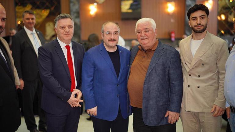 Almanyada gönül sofrası Komisyon Başkanı Varank, Almanya’da Türklerle buluştu