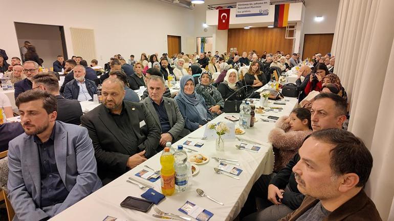 Almanyada gönül sofrası Komisyon Başkanı Varank, Almanya’da Türklerle buluştu