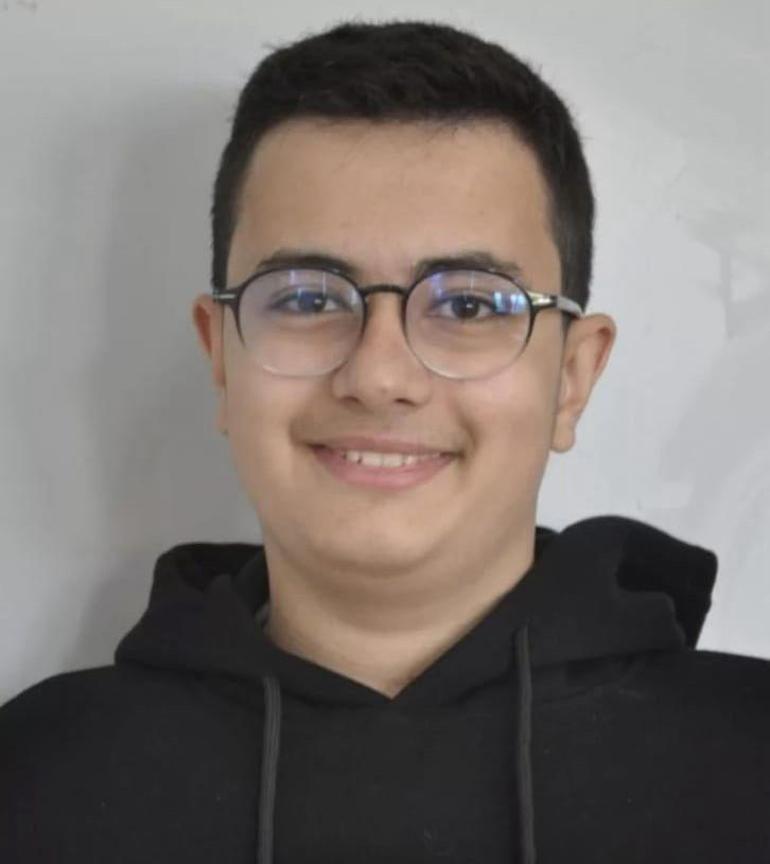 Evlat acısına yüreği dayanmadı Oğlunun mezarı başında hayatını kaybetti