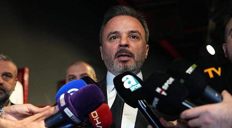 Beşiktaş’ın golcüsü Hyeon-gyu Oh, imza gününde taraftarlarla buluştu