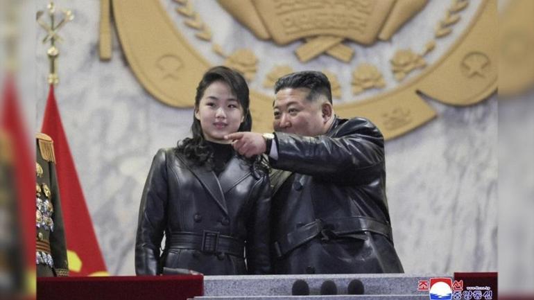 Halef sinyalleri güçleniyor Kim ve kızı Kim Ju Ae yine aynı karede poz verdi