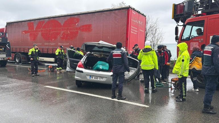 Feci kazada 2 kişi can verdi Araç bu hale geldi