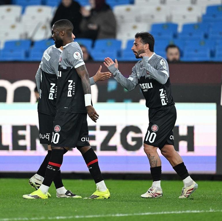 Trabzonspor zirve takibini sürdürüyor: 3 puanı 3 golle aldı