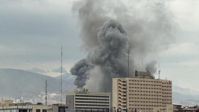 İsrailden Tahrana yoğun bombardıman