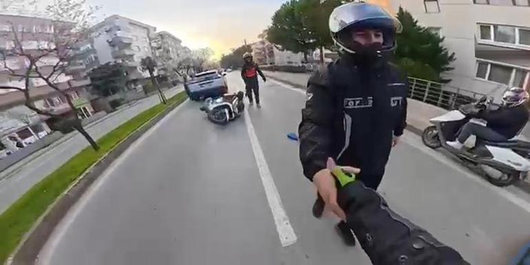 Araçların arasından geçmeye kalkan kurye böyle kaza yaptı