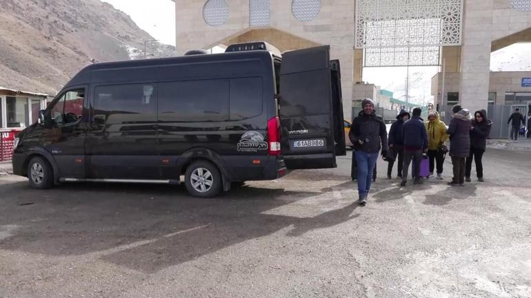 İranlılar İstanbuldan otobüsle ülkelerine dönüyor