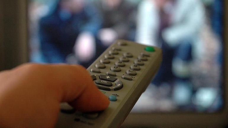 Türkiyede televizyon izlenme süreleri artıyor Diziler yine zirvede: Hanelerde günlük 6 saat TV izleniyor