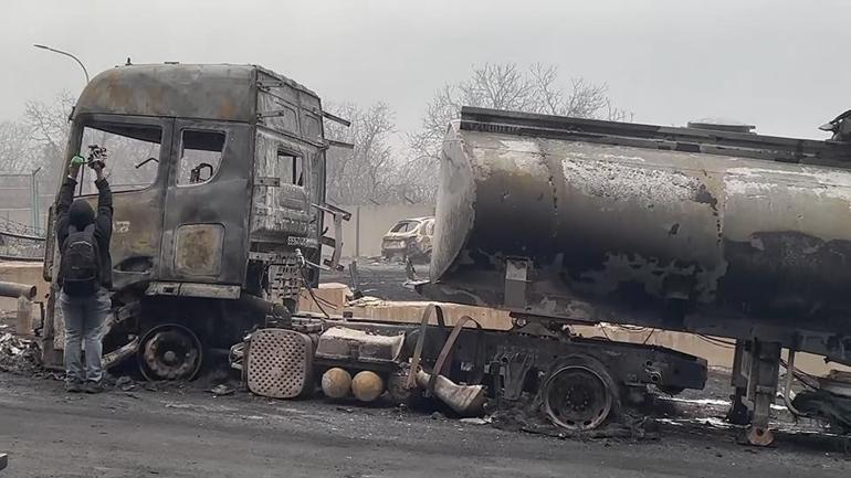 Son dakika... İranda zehirli yağmur tehlikesi: Türkiyeyi etkiler mi CNN TÜRK vurulan petrol deposuna girdi