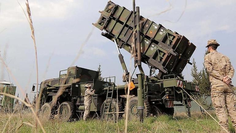 Patriot sisteminin kritik özellikleri 150 kilometre menzile kadar tehdidi tespit ve takip