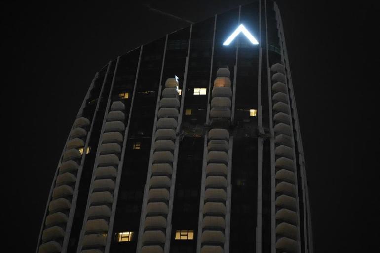Dubaide binaya İHA isabet etti