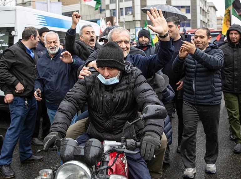İranda Kudüs yürüyüşünde patlama: İsrail binlerce kişinin olduğu alana saldırdı