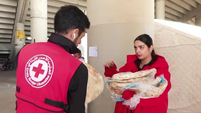 Saldırılar sonrası stadyuma sığındılar CNN TÜRK Beyrut’ta çadırlardaki yaşamı görüntüledi