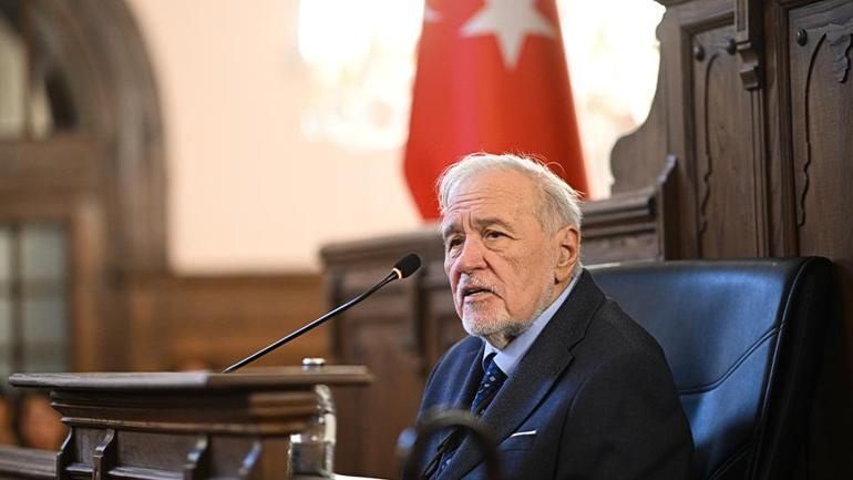 TARİHİ ÇINARA VEDA Prof. Dr. İlber Ortaylı son yolculuğuna uğurlanacak