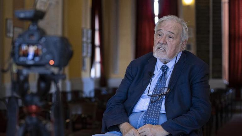 TARİHİ ÇINARA VEDA Prof. Dr. İlber Ortaylı son yolculuğuna uğurlanacak