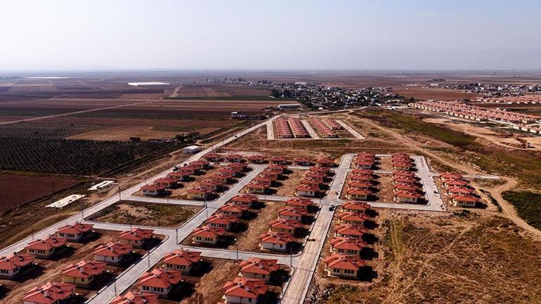 Bakan Kurum, Hataydaki Türkiyenin ilk kırsal uydu kentini paylaştı