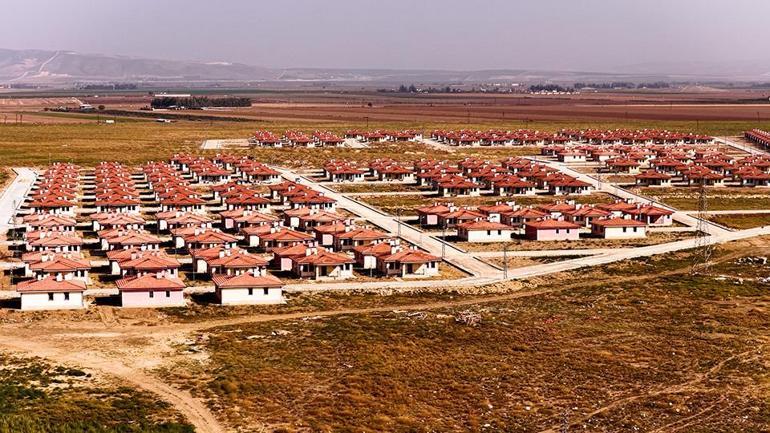 Bakan Kurum, Hataydaki Türkiyenin ilk kırsal uydu kentini paylaştı