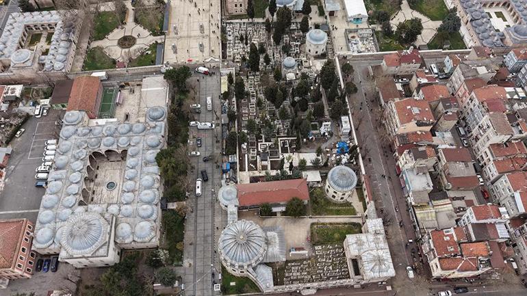 TARİHİ ÇINARA VEDA Prof. Dr. İlber Ortaylı son yolculuğuna uğurlanıyor