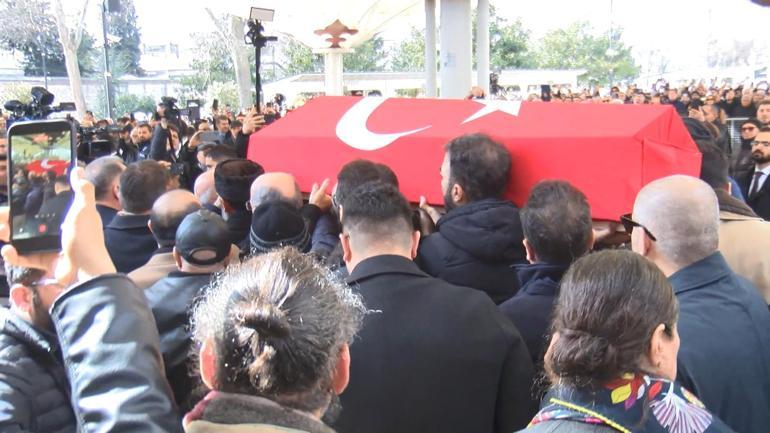 TARİHİ ÇINARA VEDA Prof. Dr. İlber Ortaylı son yolculuğuna uğurlandı