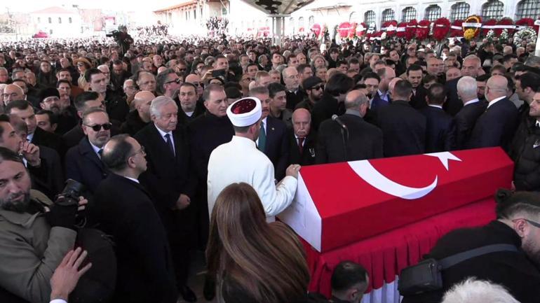 TARİHİ ÇINARA VEDA Prof. Dr. İlber Ortaylı son yolculuğuna uğurlandı