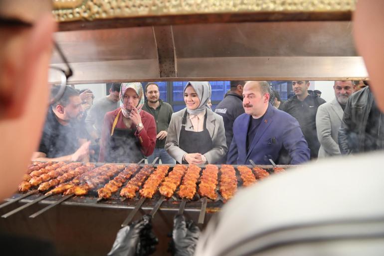 Ramazan’da örnek davranış Ankara’da bir esnaf devlet koruması altındaki çocukları misafir etti