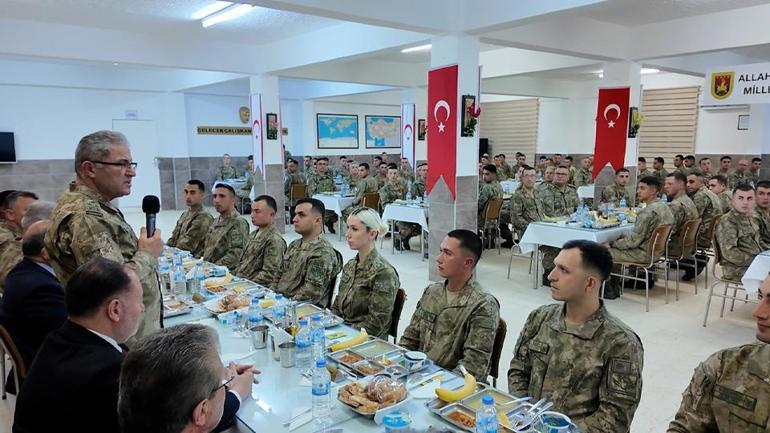  Orgeneral Metin Tokel, KKTCde birlikleri denetledi