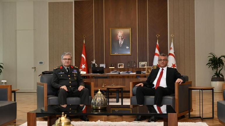  Orgeneral Metin Tokel, KKTCde birlikleri denetledi
