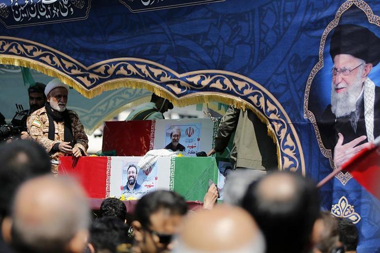 Tahranda Laricani ve Süleymani için dev cenaze töreni