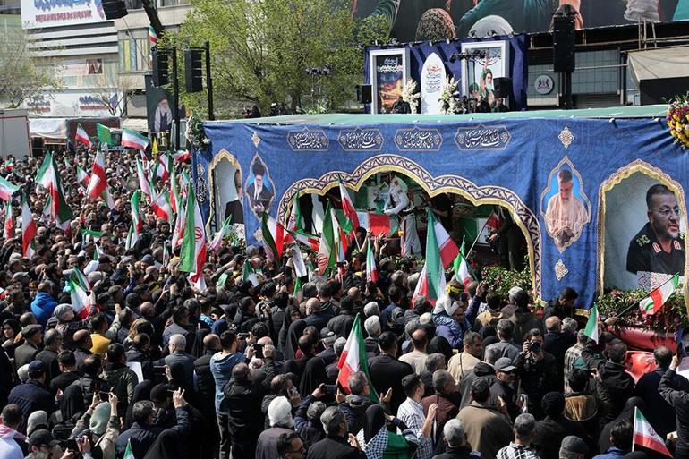 Tahranda Laricani ve Süleymani için dev cenaze töreni