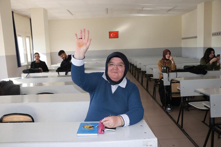 İlkokul mezuniyetinden 41 yıl sonra üniversiteye başladı