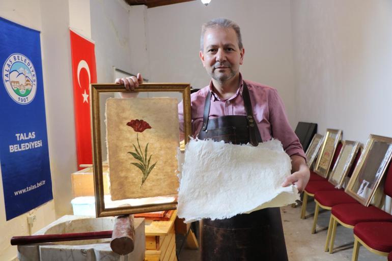  2 bin yıllık yöntemle sanatsal kağıtlar üretiliyor