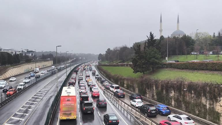 İstanbulda bayramın 2nci gününde trafik yoğunluğu