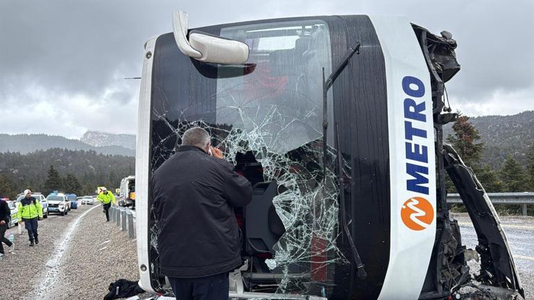 Yolcu otobüsü devrildi: Çok sayıda yaralı var