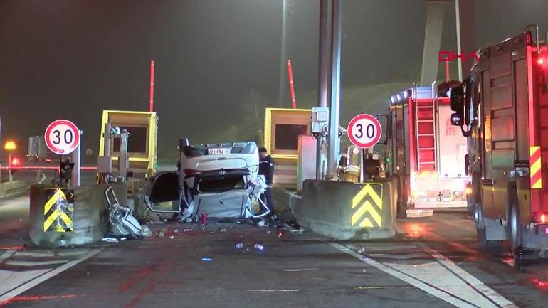 Gişelere çarpıp takla atan araçta 2 kişi yaralandı