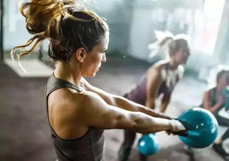  Karnı dümdüz yapıyor, bel ve basen yağlarını cayır cayır yakıyor