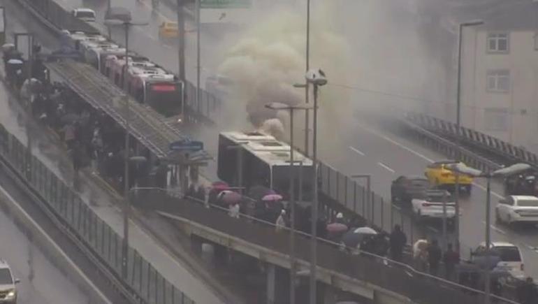 SON DAKİKA... Şişlide metrobüste yangın