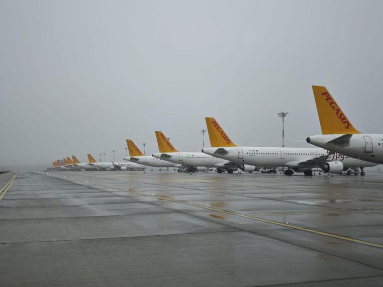 Sabiha Gökçen Havalimanında uçuşlara yağmur engeli