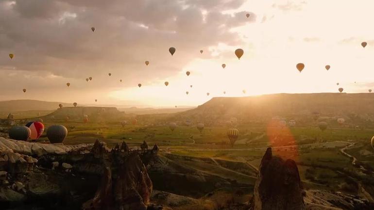 BaşlıksızUzak Şehir yıldızlarına milli görev… Türkiyenin tanıtım filminde Alya ve Cihan var